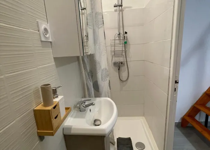 Chez Sonou , Centre *